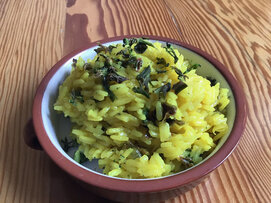 Yellow rice with dehydrated broccoli